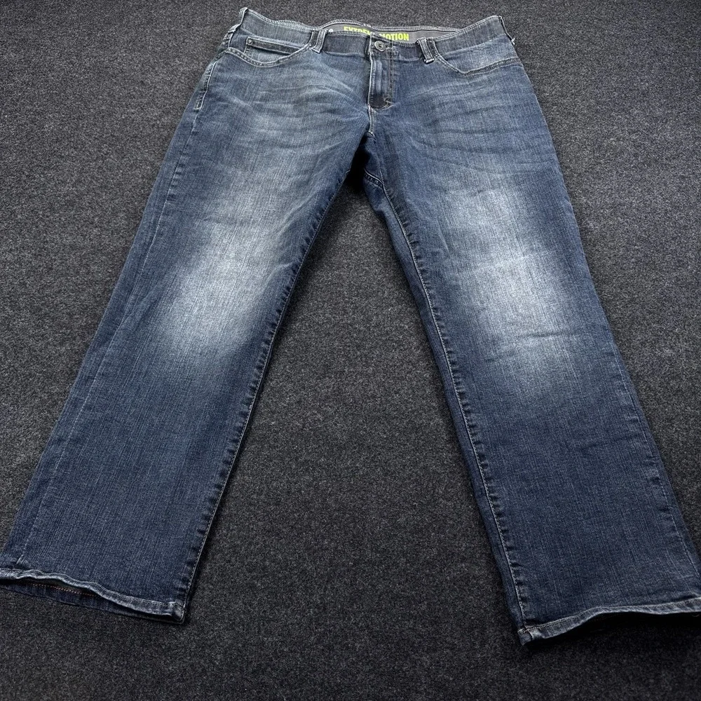 Lee Men's Extreme Motion Jeans Straight Fit Tapered Leg Medium Wash SZ 36x29